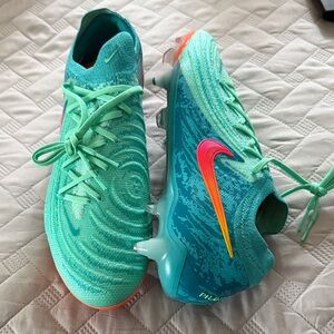 Men’s Nike Phantom GX soccer cleats luner pack